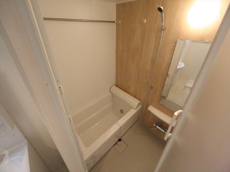 物件内観写真4　(バスルーム　浴室暖房乾燥機付き)