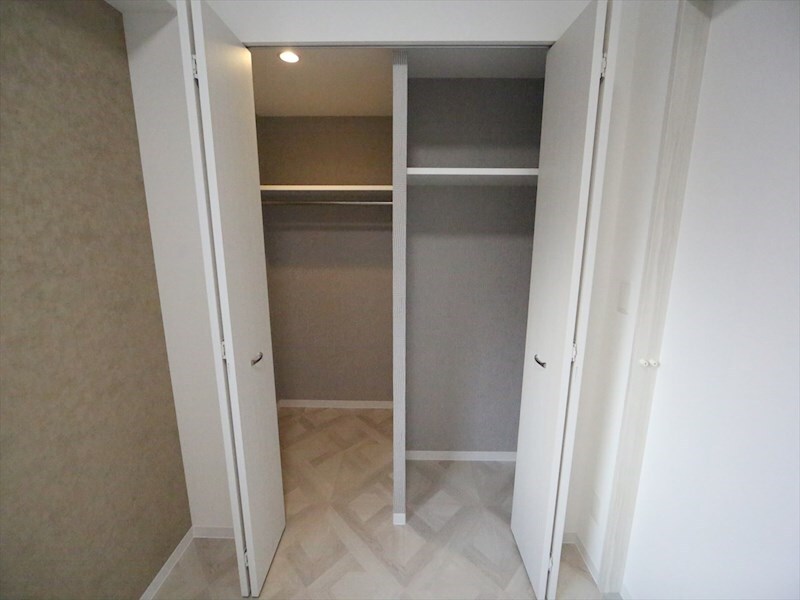 物件内観写真8　(ウォークインクローゼット（収納充実してます）)