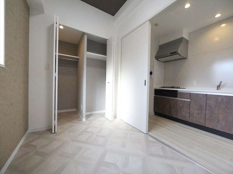 物件内観写真9　(洋室4.3帖　ウォークインクローゼット付（収納充実してます）)