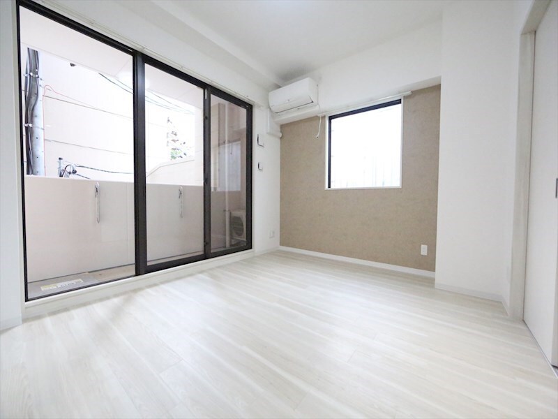 物件内観写真14　(ＬＤＫ11.8帖　システムキッチン　エアコン付　バルコニー)