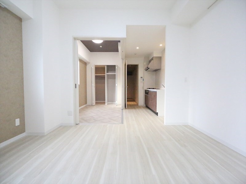 物件内観写真15　(ＬＤＫ11.8帖　洋室4.3帖　つなげても仕切っても使えます)