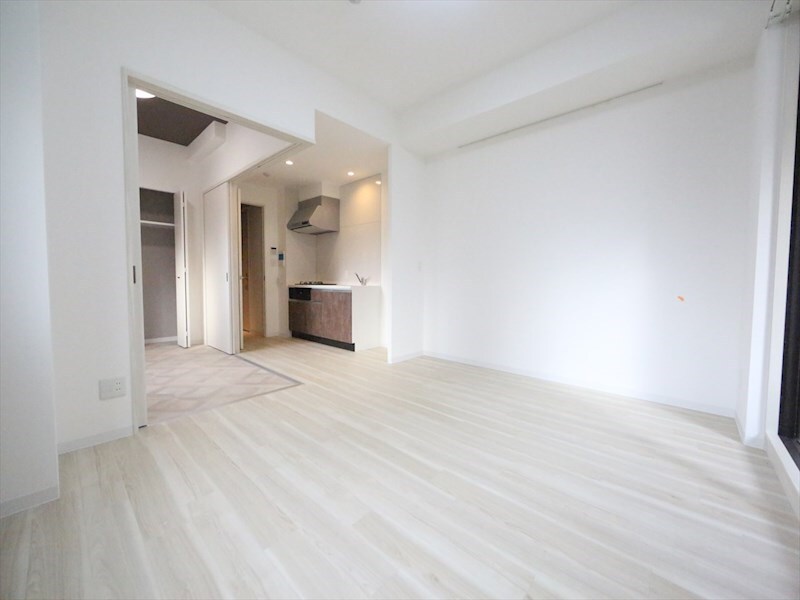 物件内観写真23　(ＬＤＫ11.8帖　システムキッチン　エアコン付　バルコニー)