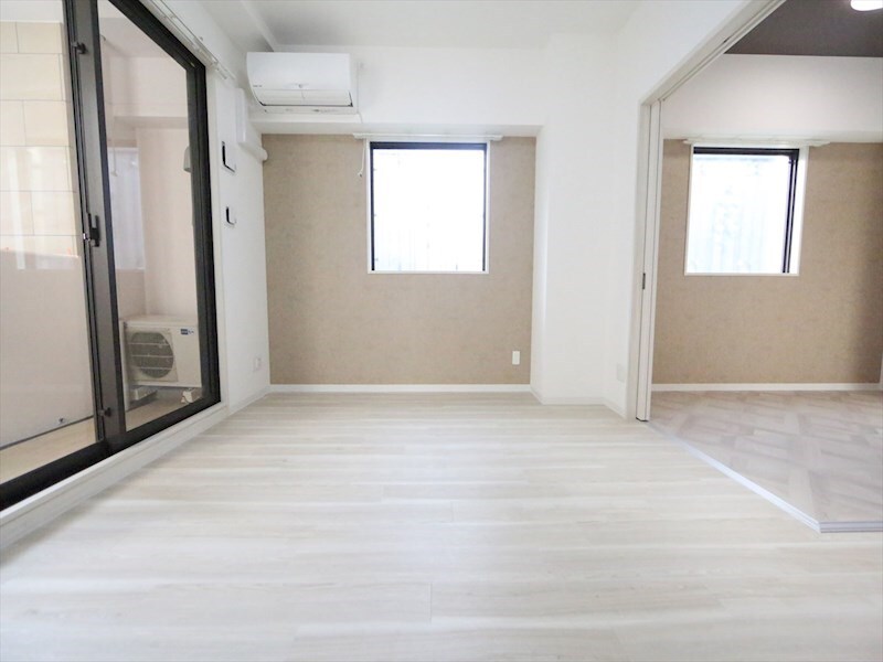 物件内観写真24　(ＬＤＫ11.8帖　システムキッチン　エアコン付　バルコニー)