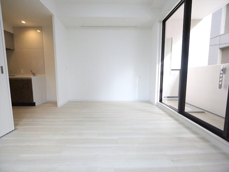 物件内観写真28　(ＬＤＫ11.8帖　システムキッチン　エアコン付　バルコニー)