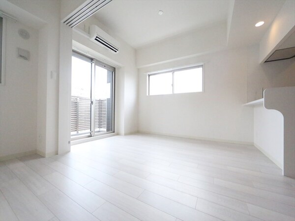 リビング(ＬＤＫ9.2帖　洋室4.2帖　エアコン付　バルコニー)