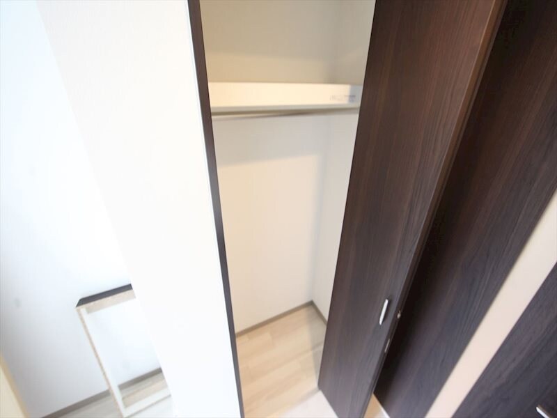 物件内観写真6　(クローゼット（収納充実しています）)