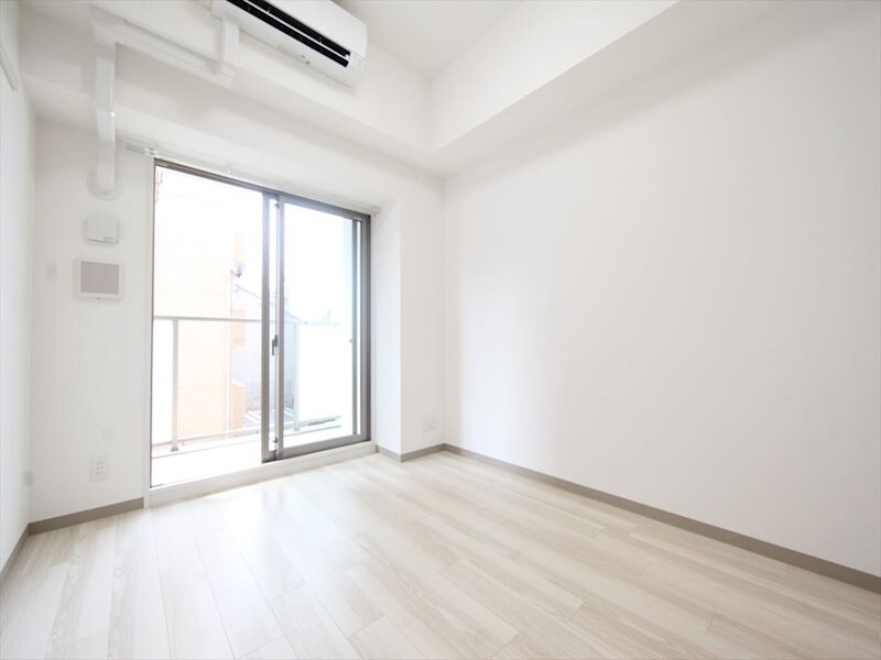 物件内観写真15　(洋室6帖　エアコン完備　バルコニー)