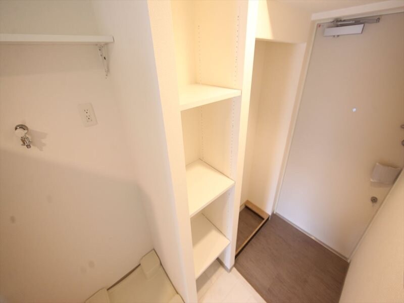 物件内観写真17　(玄関スペース)