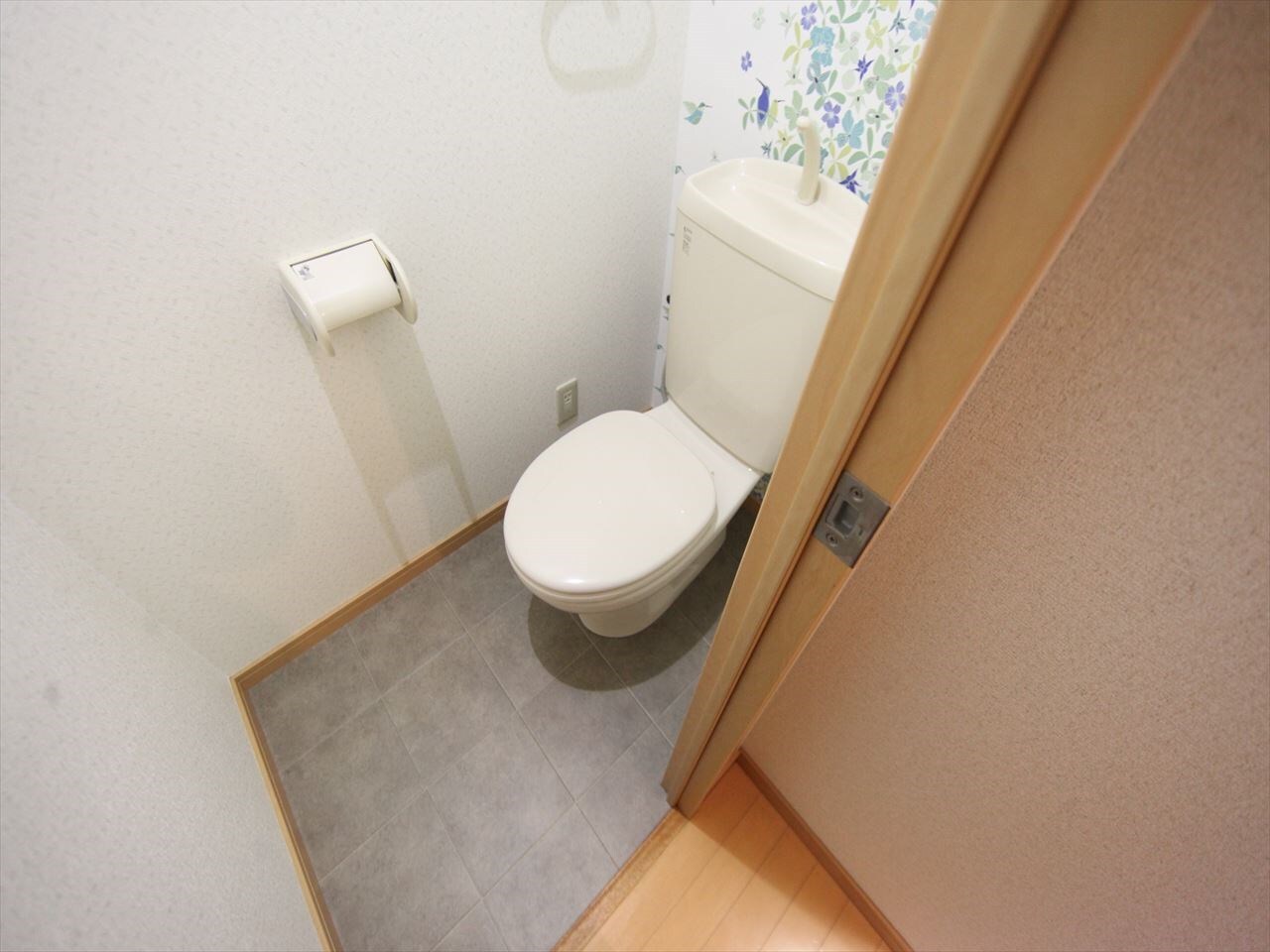 物件内観写真5　(洋式トイレ（温水洗浄便座設置可）)