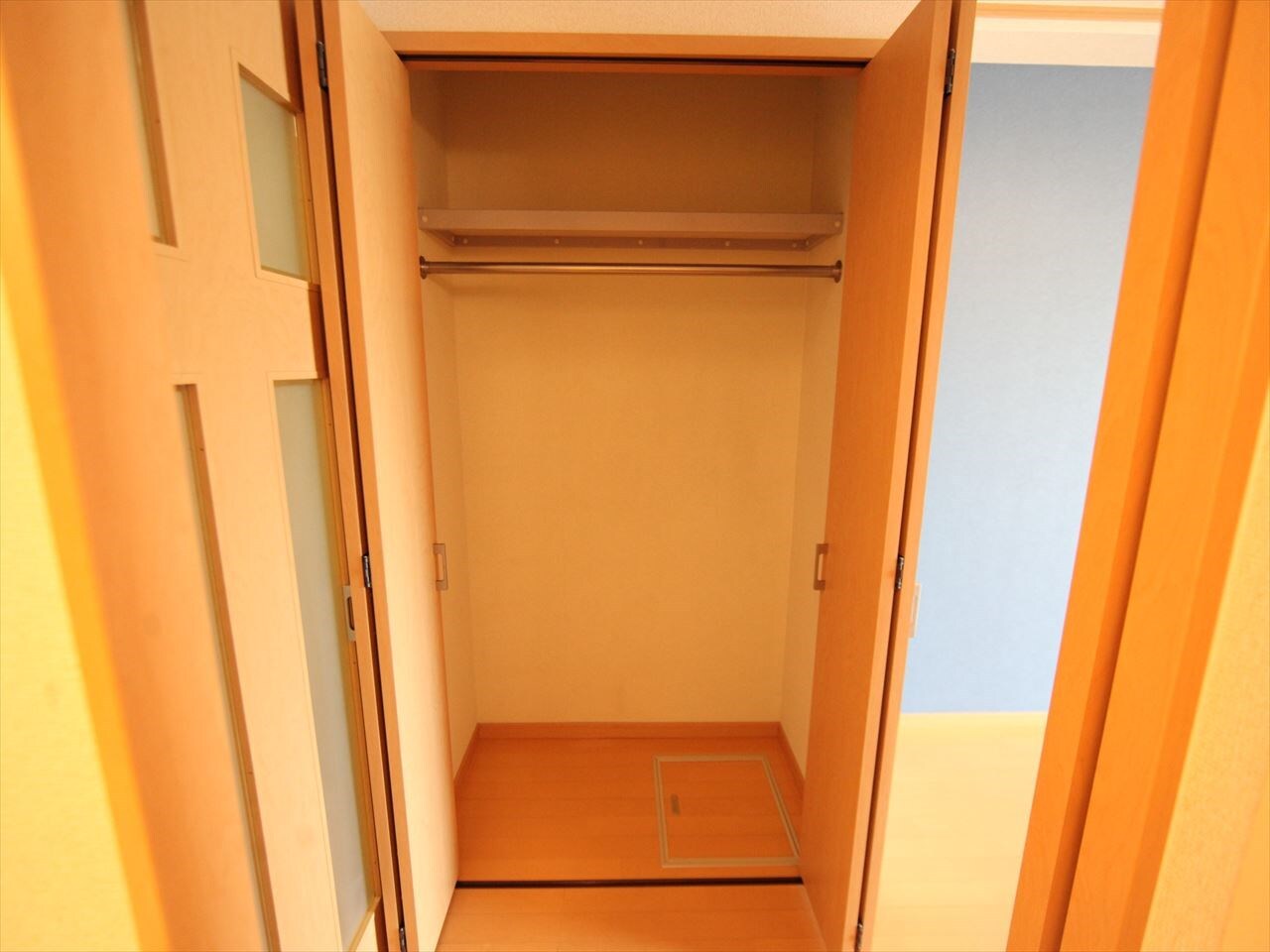 物件内観写真6　(クローゼット（収納充実してます）)