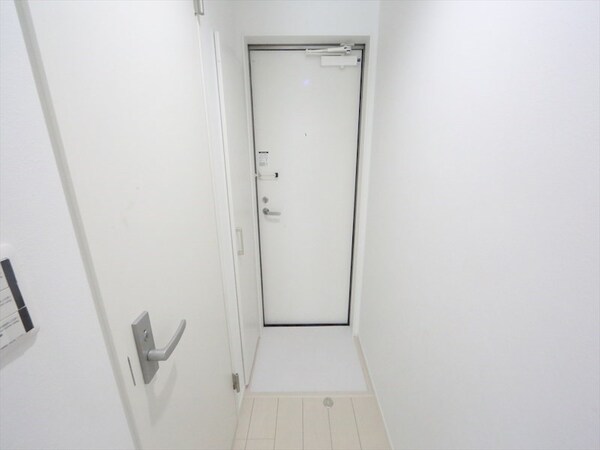 玄関(玄関　シューズボックス付（収納充実してます）)