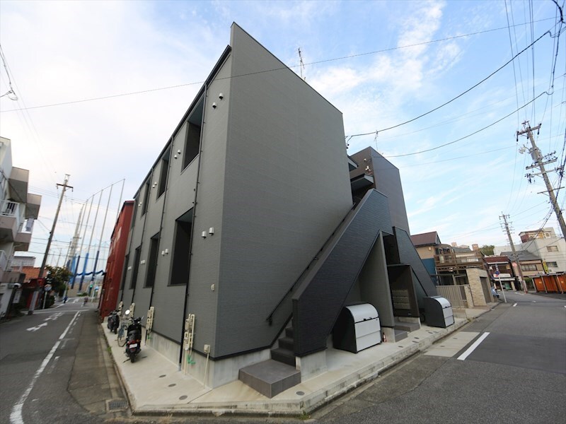 物件外観写真1　(外観　デザイナーズ　光インターネット無料)