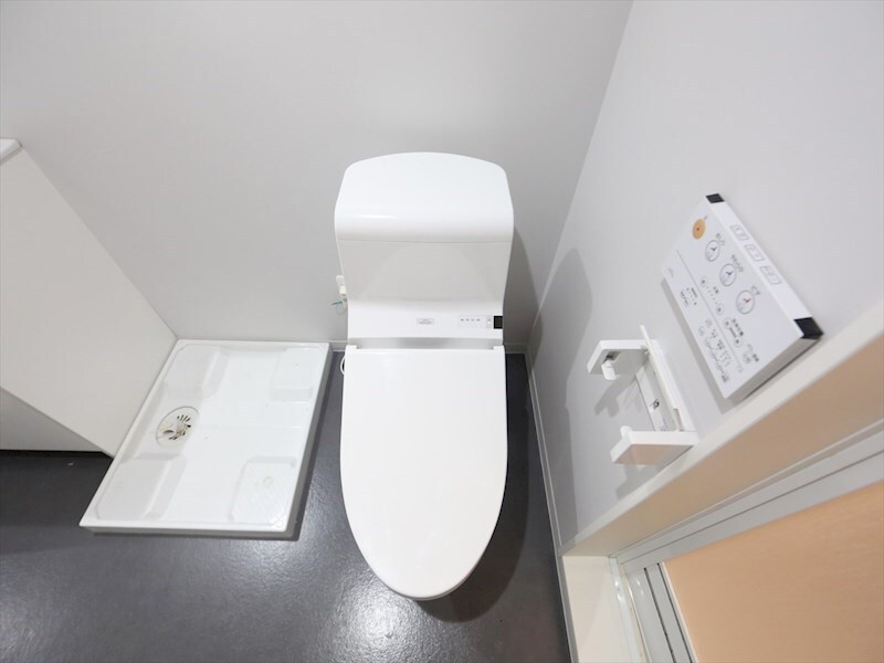 物件内観写真5　(温水洗浄暖房便座付トイレ)