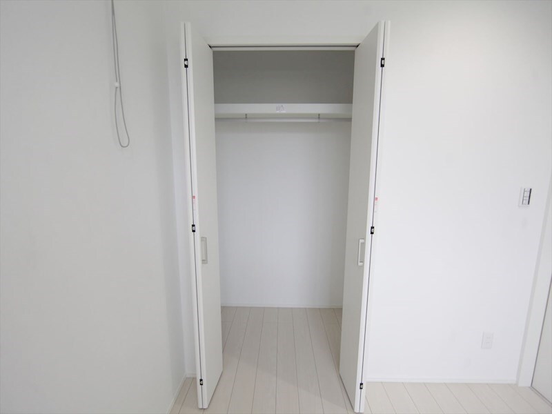 物件内観写真8　(クローゼット（収納充実してます）)