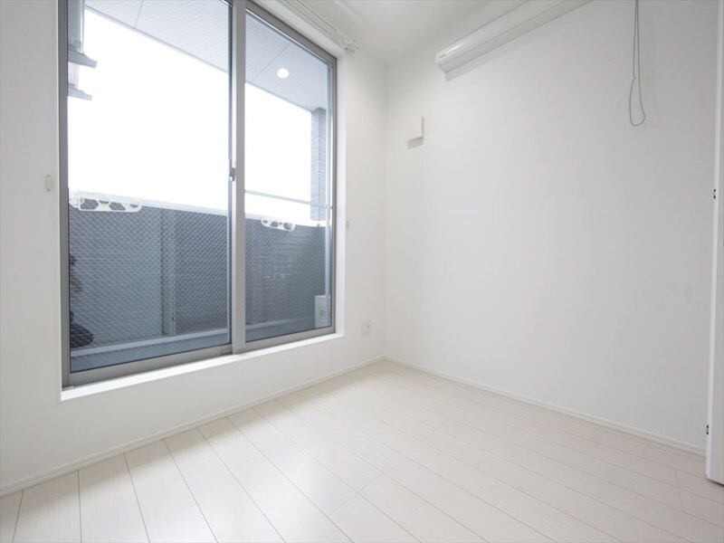 物件内観写真16　(洋室3.6帖　クローゼット付　バルコニー)