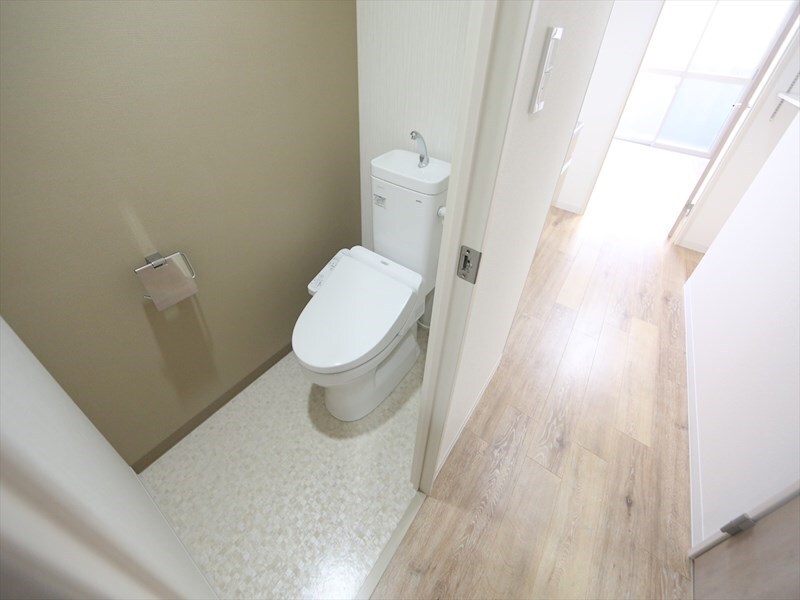 物件内観写真5　(温水洗浄暖房便座付トイレ)