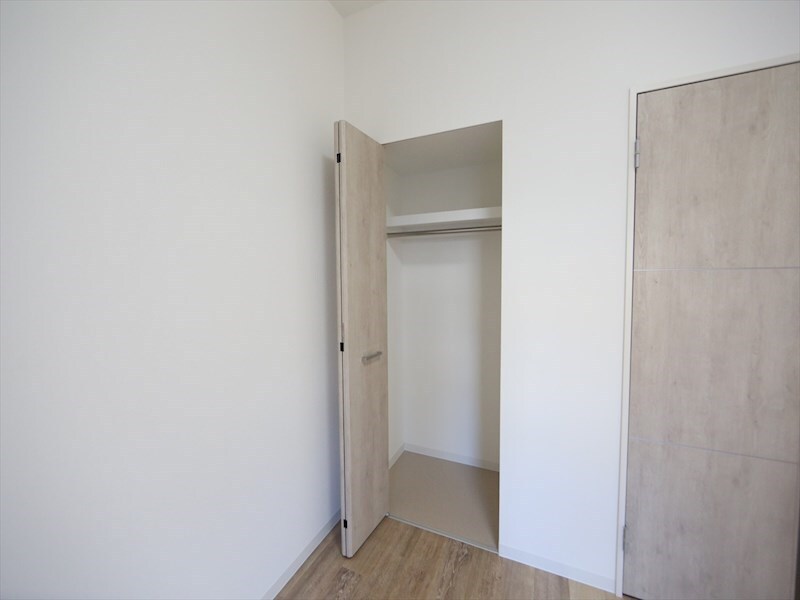 物件内観写真6　(クローゼット（収納充実してます）)