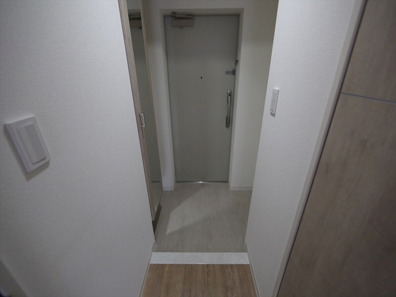 物件内観写真18　(玄関　シューズボックス付（収納充実してます）)