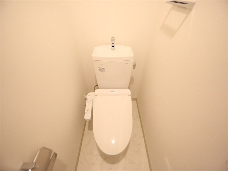 物件内観写真5　(温水洗浄暖房便座付トイレ)