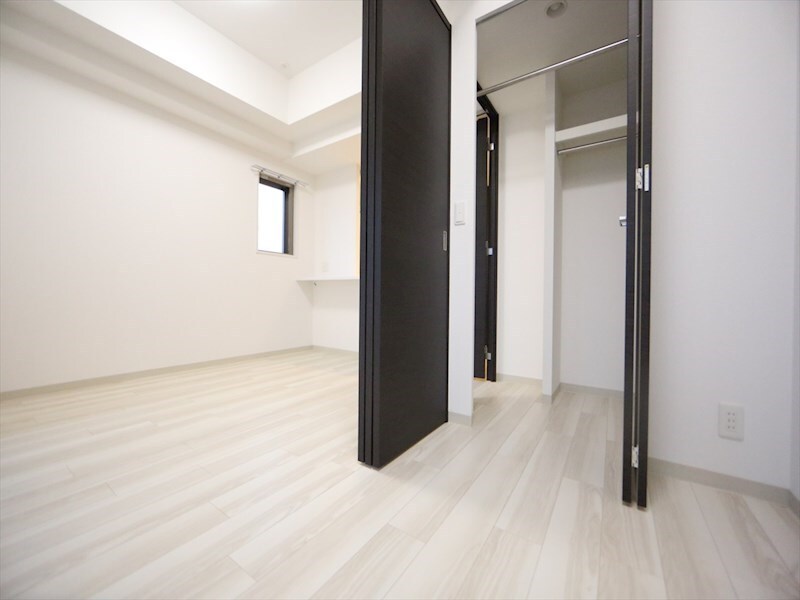 物件内観写真9　(洋室2.5帖　ウォークインクローゼット付（収納充実してます）)