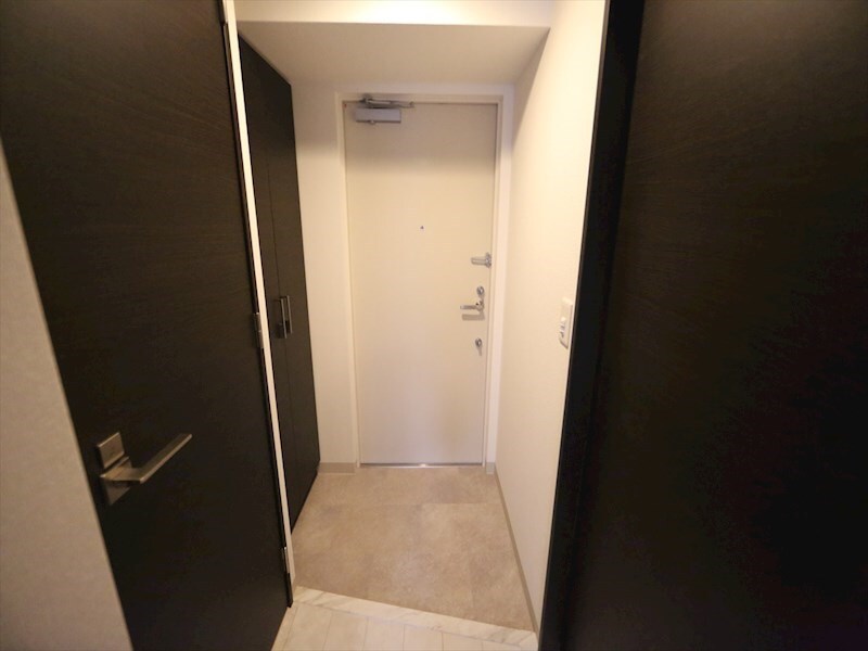 物件内観写真21　(玄関　シューズボックス付（収納充実してます）)