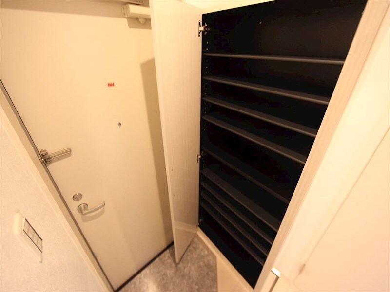 物件内観写真8　(玄関　シューズボックス付（収納充実してます）　同仕様写真)