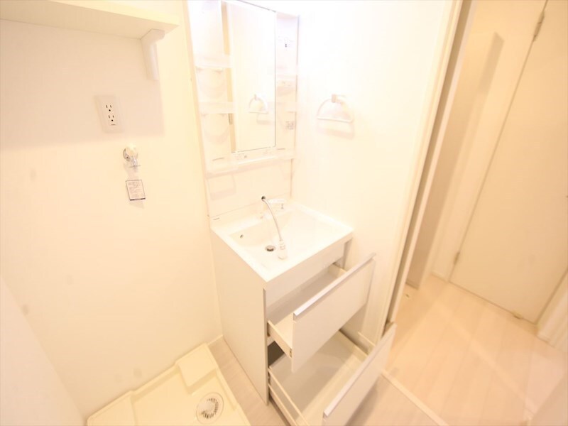 物件内観写真18　(脱衣所　独立洗面台（シャンプードレッサー付）　同仕様写真)