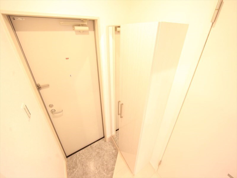 物件内観写真19　(玄関　シューズボックス付（収納充実してます）　同仕様写真)