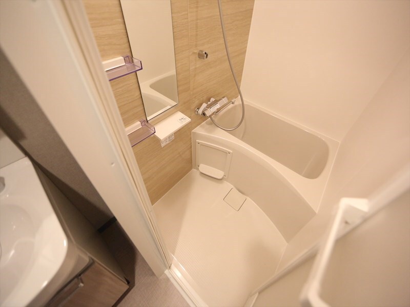物件内観写真4　(バスルーム　浴室暖房乾燥機付き)