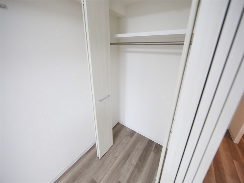 物件内観写真6　(クローゼット（収納充実してます）)