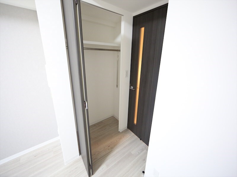 物件内観写真6　(クローゼット（収納充実してます）)