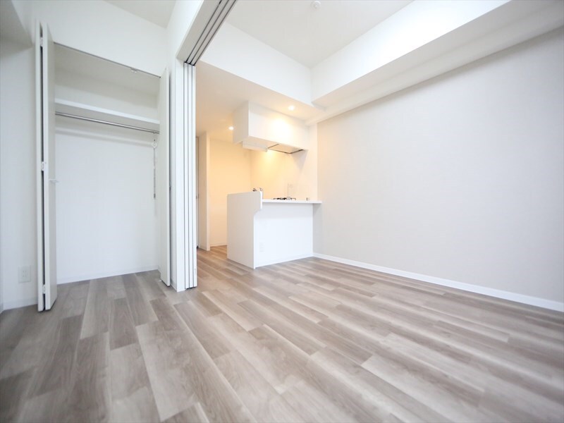 物件内観写真9　(洋室3.7帖　クローゼット付（収納充実してます）)