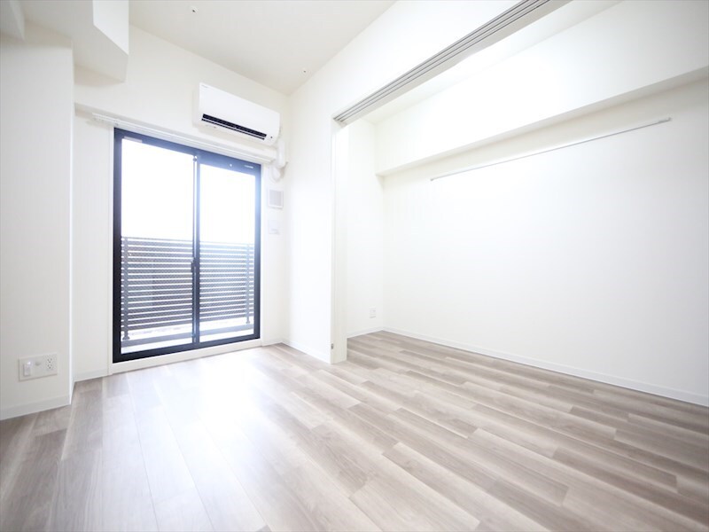 物件内観写真15　(ＤＫ6.6帖　洋室3.7帖　エアコン完備　バルコニー)