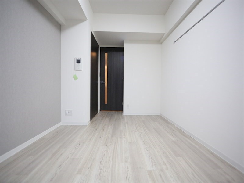 物件内観写真15　(洋室6.8帖　クローゼット付（収納充実してます）)