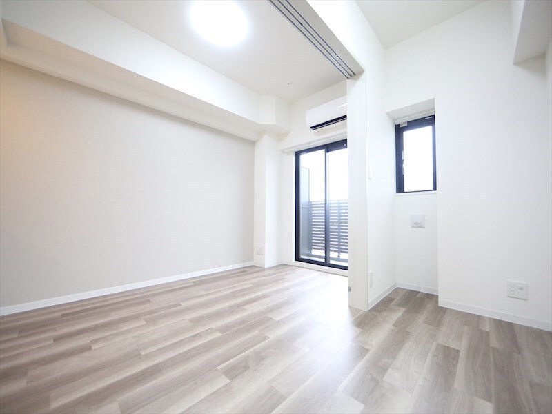 物件内観写真16　(ＤＫ6.6帖　洋室3.7帖　エアコン完備　バルコニー)