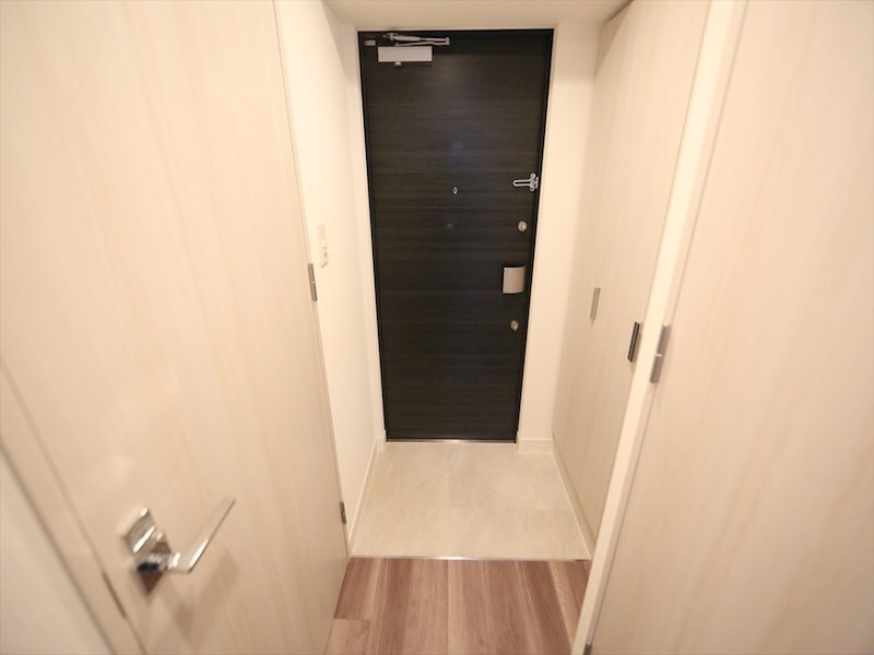 物件内観写真20　(玄関　姿見鏡付き　シューズボックス付（収納充実してます）)