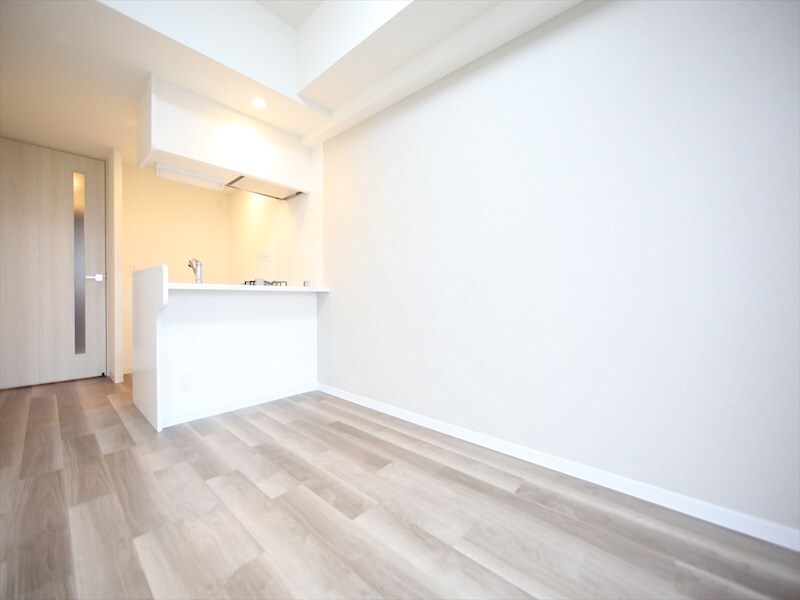 物件内観写真22　(ＤＫ6.6帖　カウンターキッチン　エアコン完備　バルコニー)