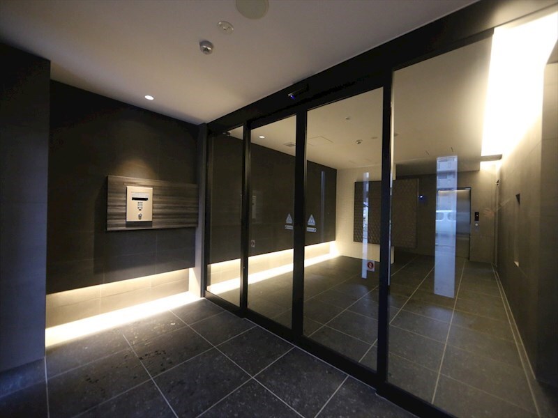 物件内観写真31　(エントランス　オートロック　宅配ＢＯＸ　防犯カメラ)