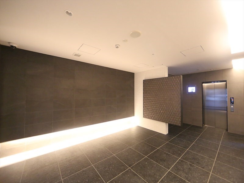 物件内観写真32　(エントランス　オートロック　宅配ＢＯＸ　防犯カメラ)