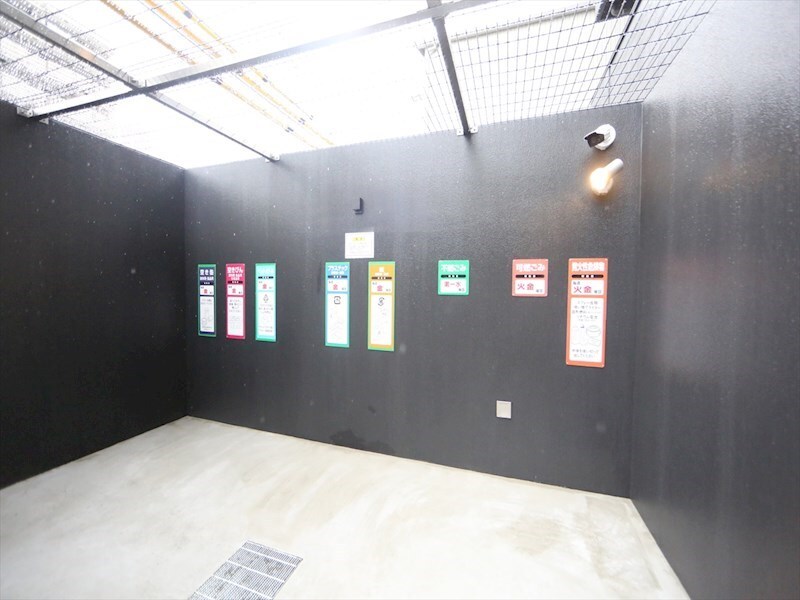 物件内観写真32　(敷地内ゴミ捨て場)