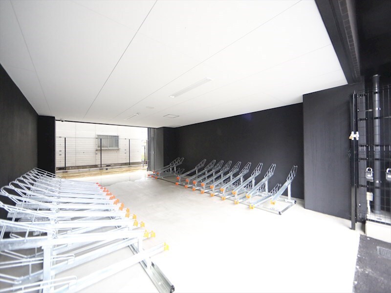 物件内観写真34　(屋根付き駐輪場)