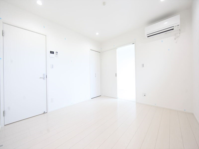 物件内観写真2　(ＬＤＫ8帖　システムキッチン　エアコン完備　同仕様写真)