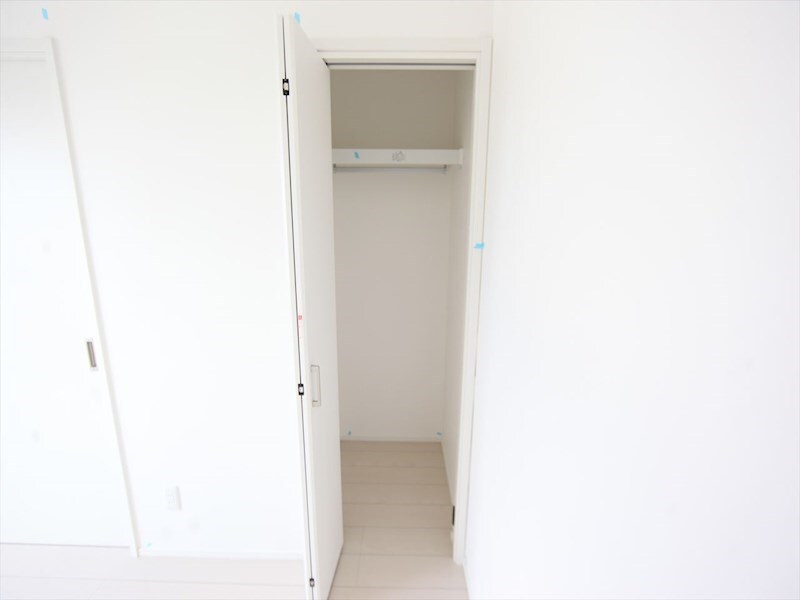 物件内観写真8　(クローゼット（収納充実してます）　同仕様写真)