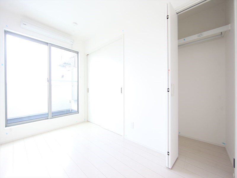 物件内観写真9　(洋室4.8帖　クローゼット付（収納充実してます）　同仕様写真)