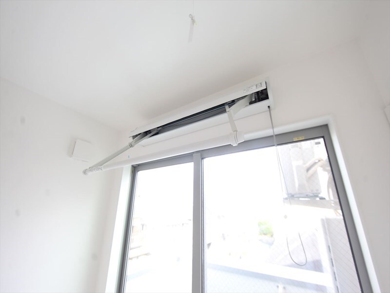 物件内観写真13　(室内洗濯物干し付き　同仕様写真)