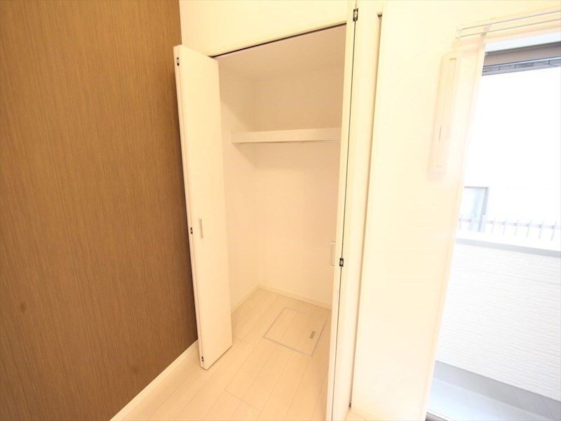 物件内観写真8　(クローゼット付（収納充実してます）)