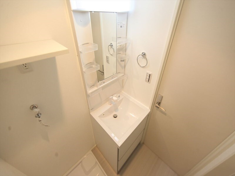 物件内観写真27　(脱衣所　独立洗面台（シャンプードレッサー付）)