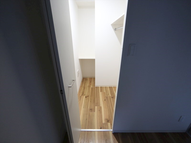 物件内観写真6　(ウォークインクローゼット（収納充実してます）)