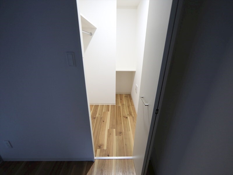 物件内観写真6　(ウォークインクローゼット（収納充実してます）)