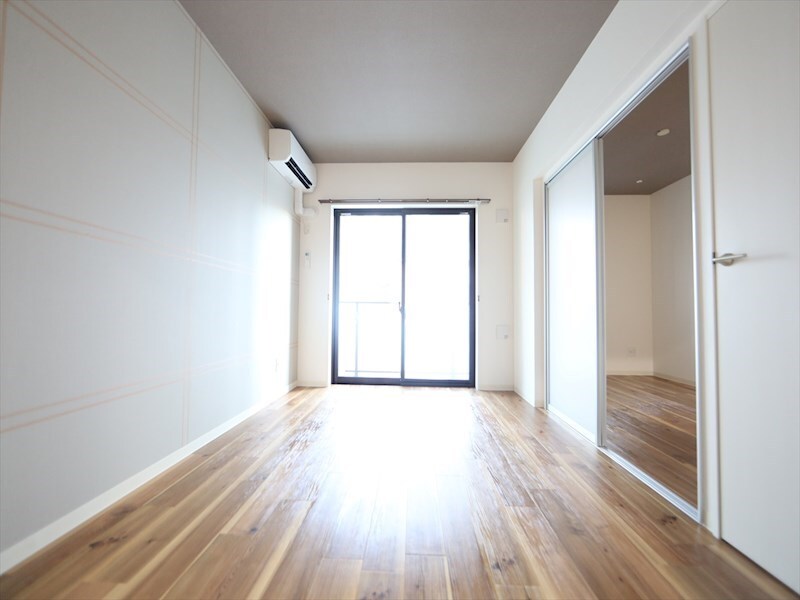 物件内観写真12　(ＬＤＫ10.7帖　エアコン完備　収納付き　南面バルコニー)